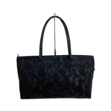 На фото 1 - Женская сумка из искусственной кожи, цвет черный На фото 1 - Женская сумка из искусственной кожи, цвет черный