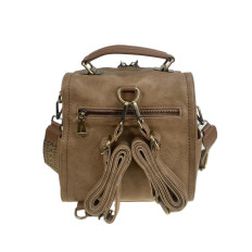 На фото 2 - Женская сумка - рюкзак из искусственной кожи, цвет коричневый На фото 2 - Женская сумка - рюкзак из искусственной кожи, цвет коричневый