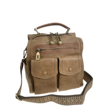 На фото 1 - Женская сумка - рюкзак из искусственной кожи, цвет коричневый На фото 1 - Женская сумка - рюкзак из искусственной кожи, цвет коричневый