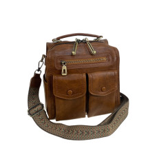 На фото 1 - Женская сумка - рюкзак из искусственной кожи, цвет шоколад На фото 1 - Женская сумка - рюкзак из искусственной кожи, цвет шоколад