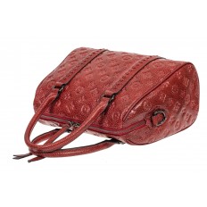 На фото 4 - Кожаная женская сумка с тиснёным принтом, цвет кирпично-бордовый