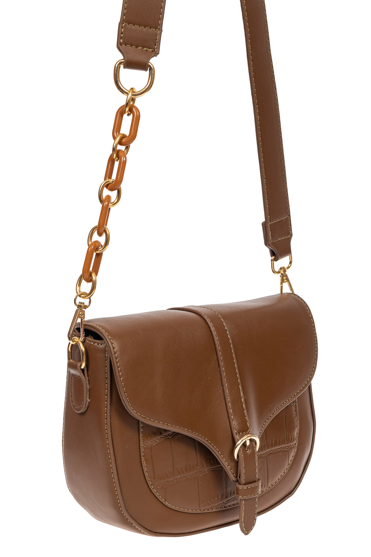 На фото 1 - Женская сумка-седло из искусственной кожи с текстурой крокодиловой кожи, цвет коричневый
