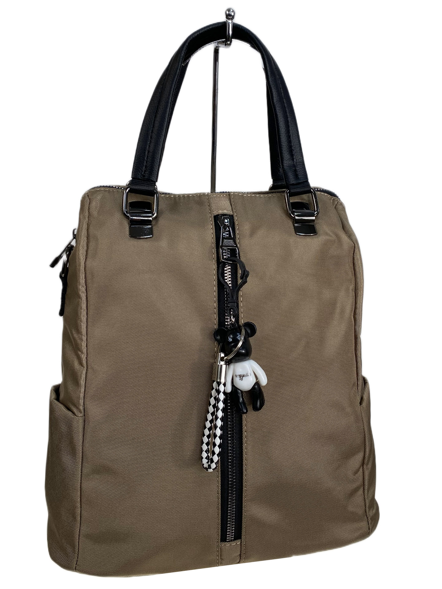 На фото 1 - Женская сумка - рюкзак из текстиля, цвет коричневый