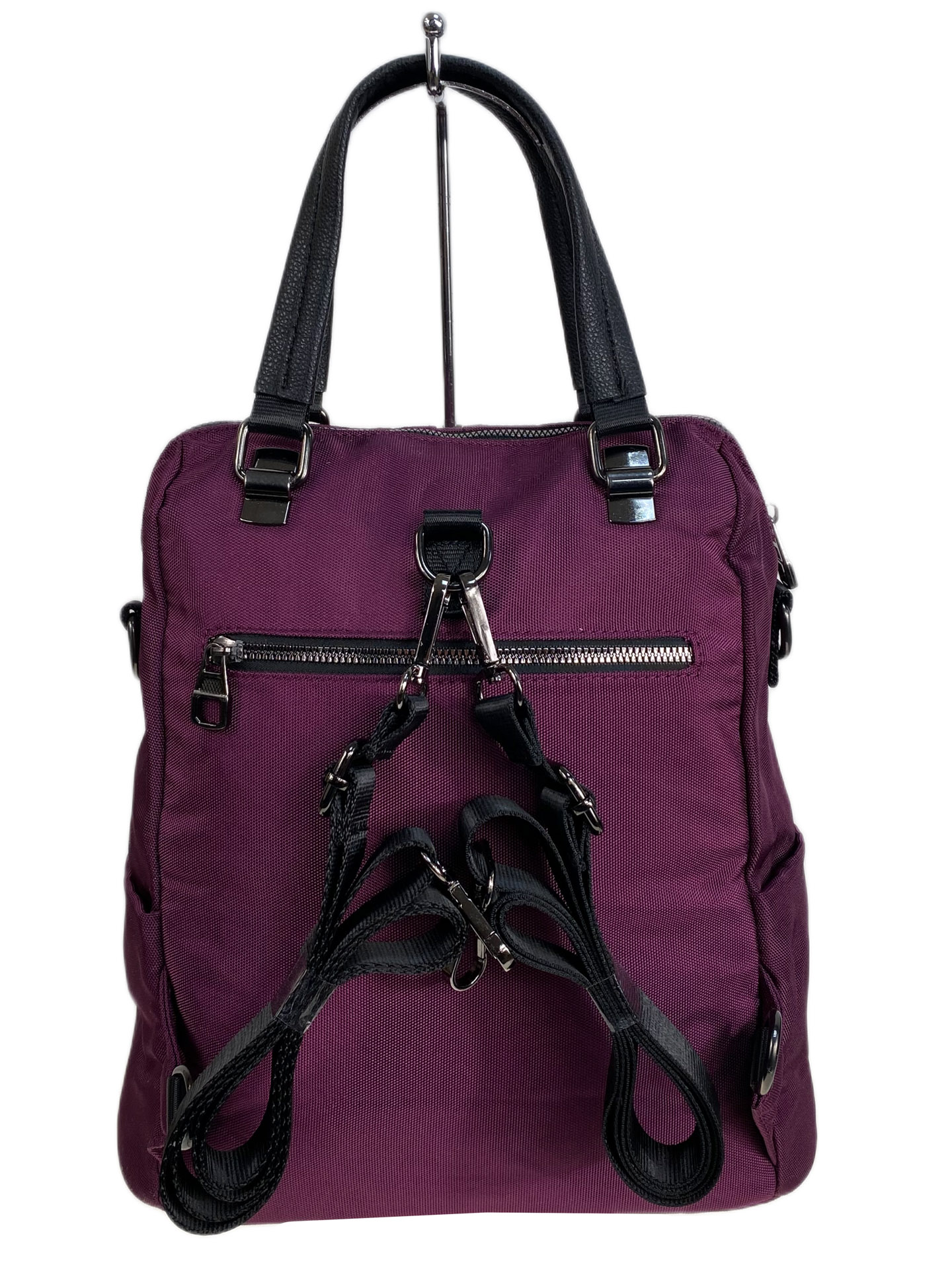 На фото 2 - Женская сумка - рюкзак из текстиля, цвет фиолетовый