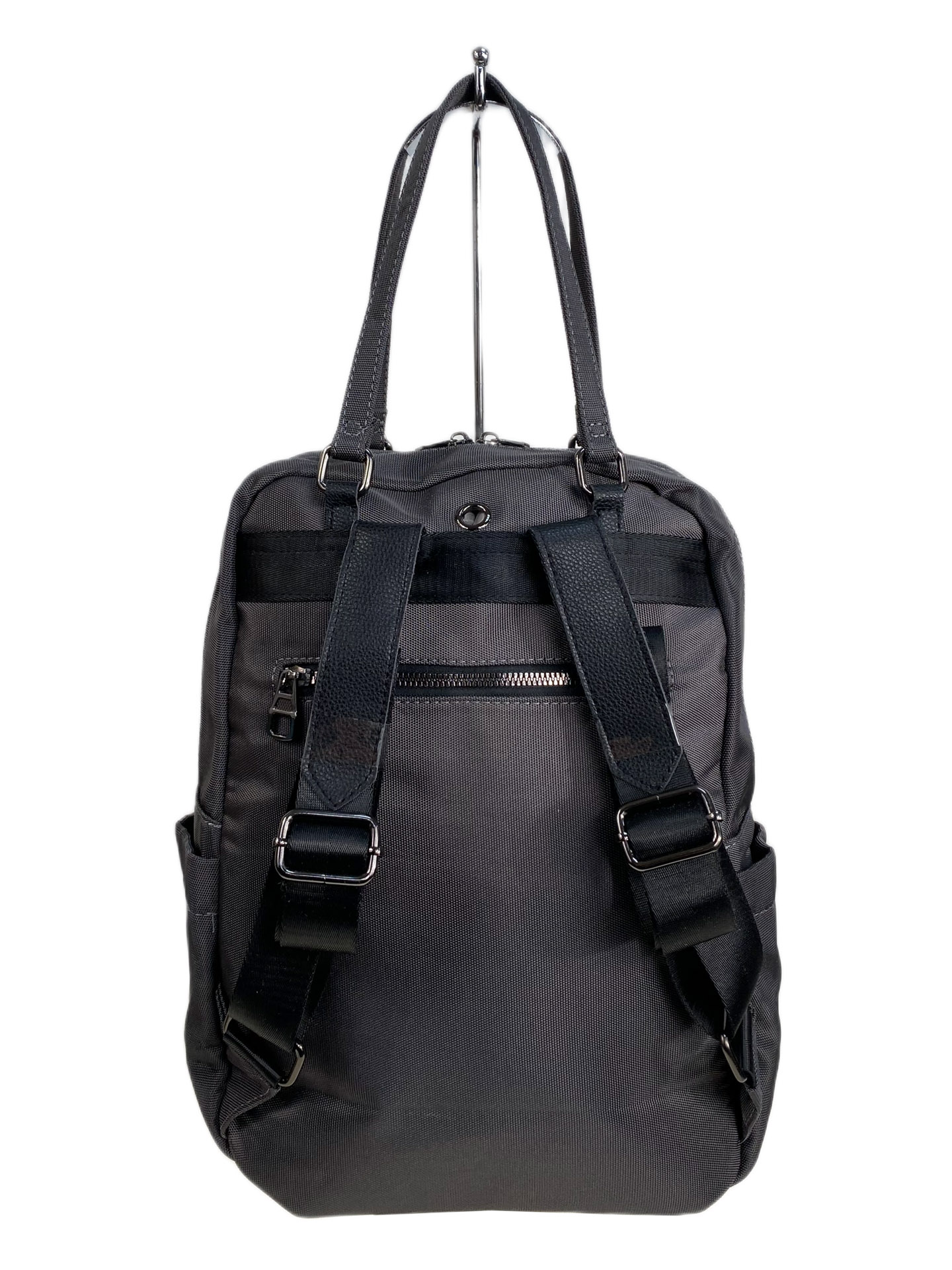 На фото 2 - Женская сумка - рюкзак из текстиля, цвет серый