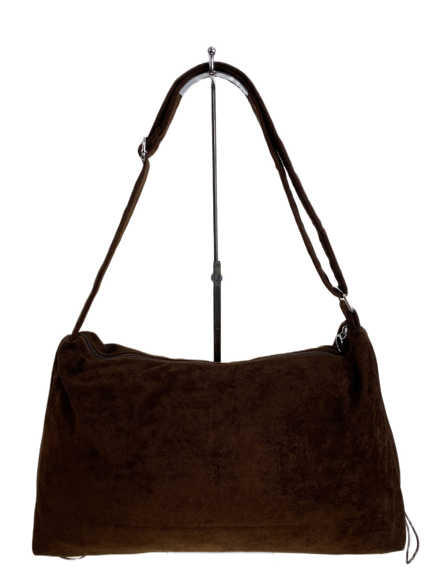 На фото 2 - Женская сумка из искусственной замши, цвет шоколад