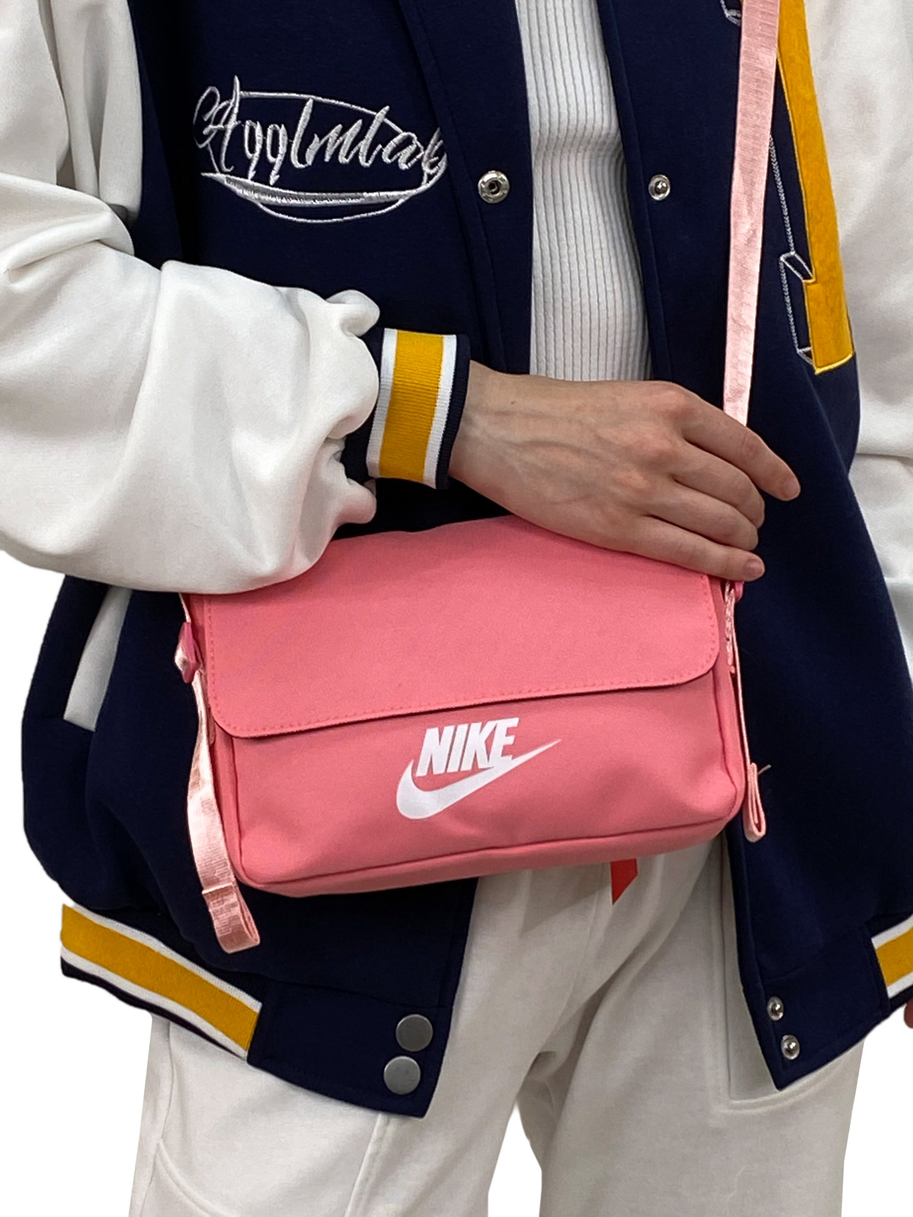 На фото 1 - Молодежная универсальная сумка из текстиля, цвет розовый
