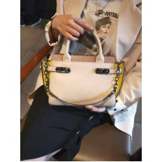На фото 2 - Кожаная женская сумка-портфель, цвет молочный с жёлтым и бежевым