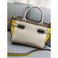 На фото 3 - Кожаная женская сумка-портфель, цвет молочный с жёлтым и бежевым