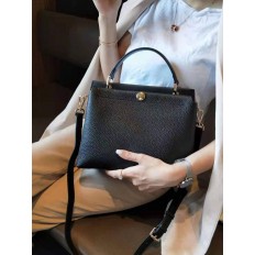 На фото 2 - Женская кожаная сумка-портфель, цвет чёрный