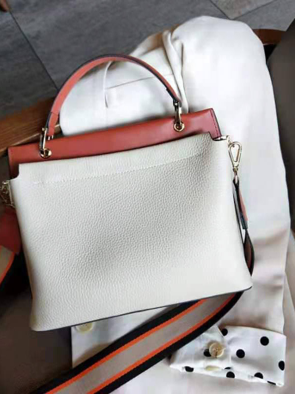 На фото 3 - Женская кожаная сумка-портфель, цвет молочный с кирпичным