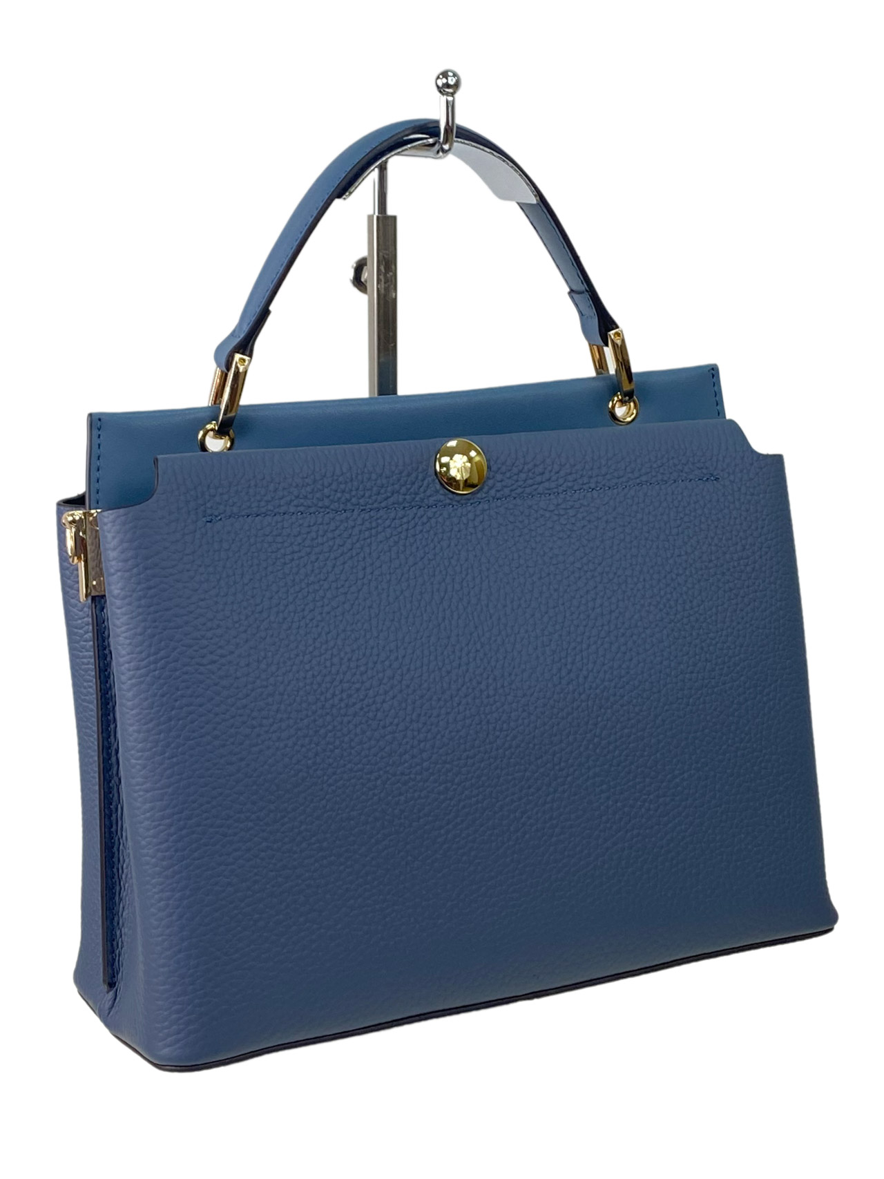 На фото 2 - Небольшая женская сумка из натуральной кожи, цвет  голубой