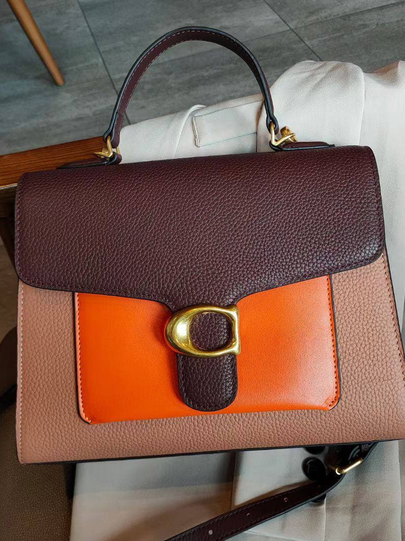 На фото 3 - Женская сумка-портфель из фактурной натуральной кожи, цвет рыжий с бордовым и оранжевым