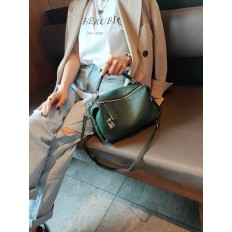 На фото 3 - Женская сумка кросс-боди из натуральной кожи, цвет зеленый