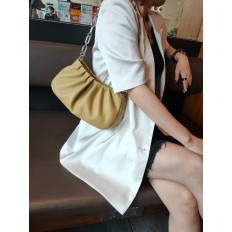 На фото 2 - Женская сумка-седло из натуральной кожи, цвет горчичный