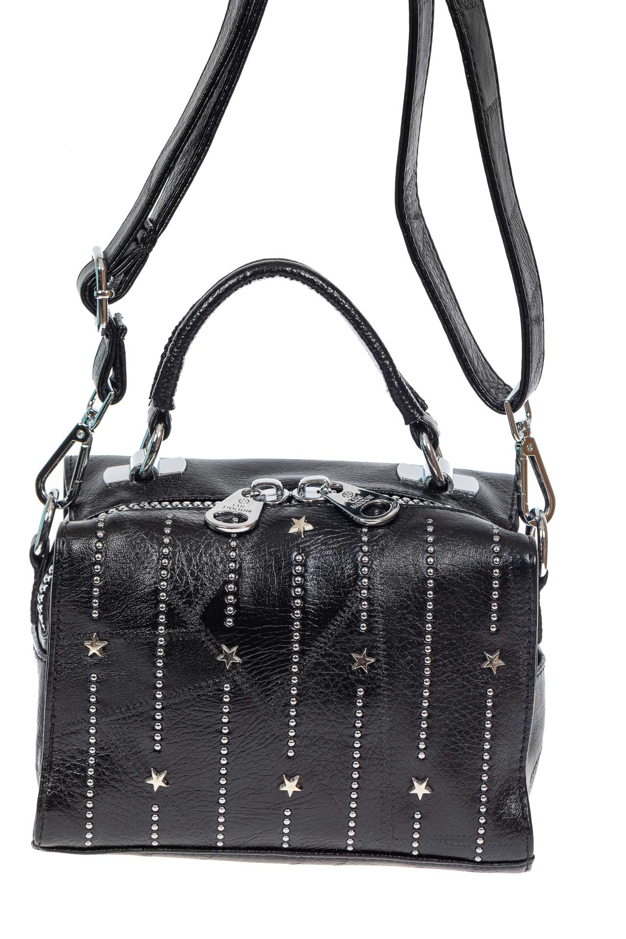 На фото 2 - Чёрная женская сумка из экокожи с металлическим декором