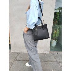 На фото 3 - Женская сумка кросс-боди из натуральной кожи, цвет  черный
