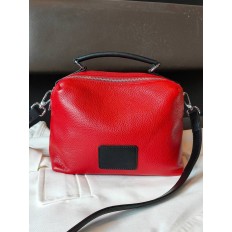 На фото 2 - Женская сумка кросс-боди из натуральной кожи, цвет красный+черный