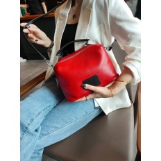 На фото 3 - Женская сумка кросс-боди из натуральной кожи, цвет красный+черный