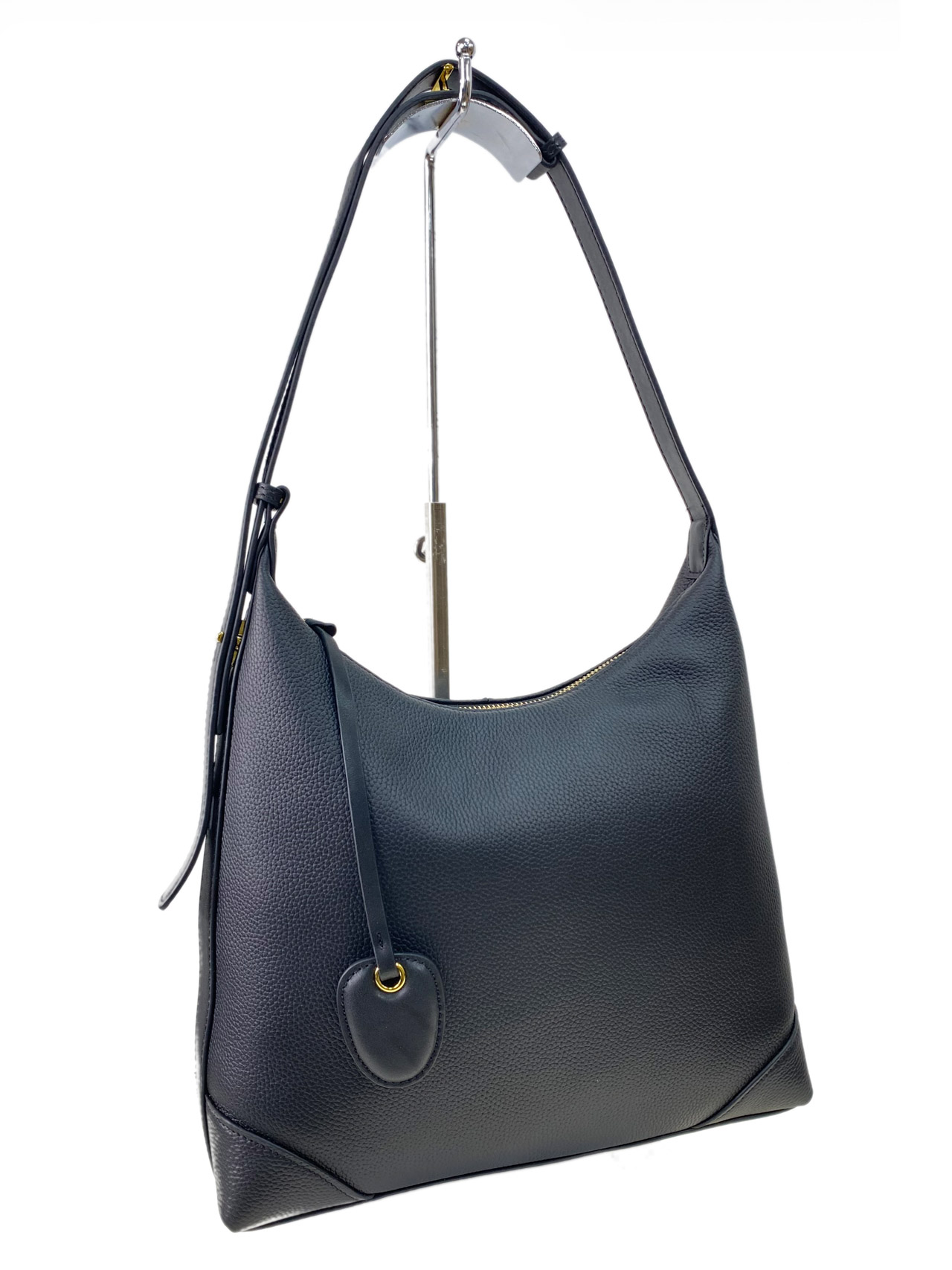На фото 1 - Женская сумка хобо из натуральной кожи, цвет черный