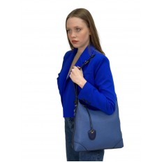 На фото 2 - Женская сумка хобо из натуральной кожи, цвет  синий