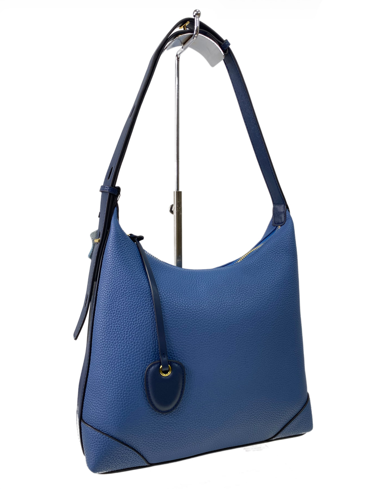 На фото 1 - Женская сумка хобо из натуральной кожи, цвет  синий