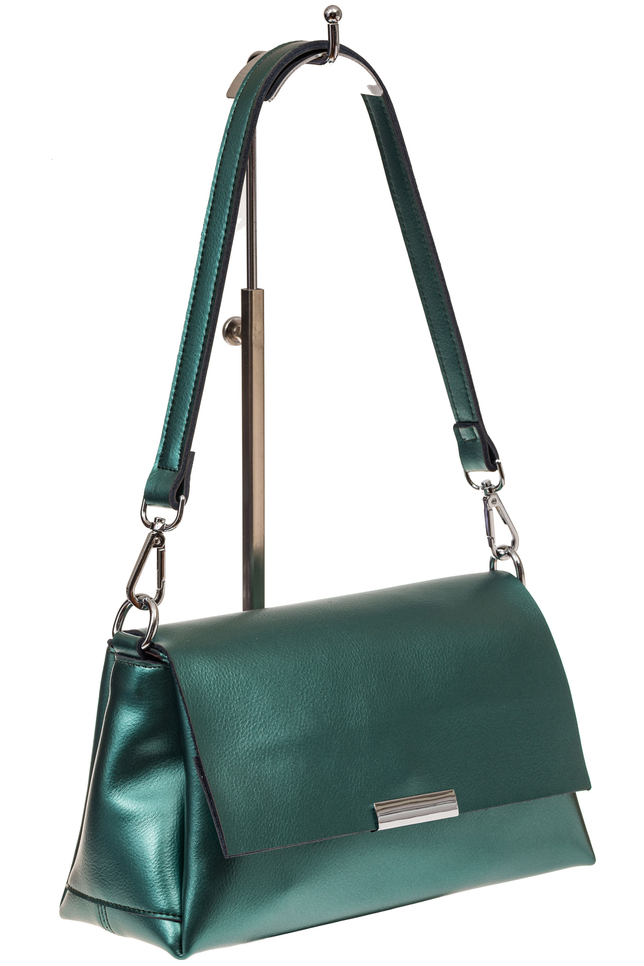 На фото 1 - Женская сумка багет из натуральной кожи, цвет зеленый