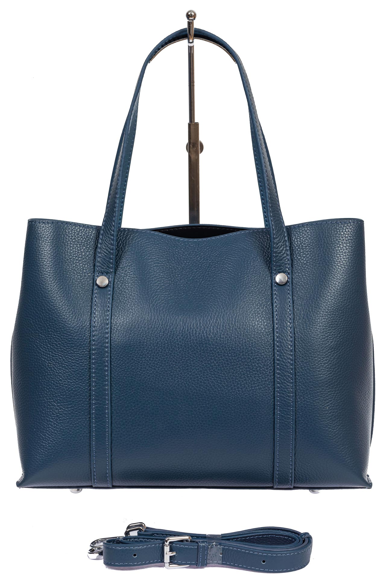 На фото 3 - Женская сумка-тоут из фактурной натуральной кожи, синий цвет