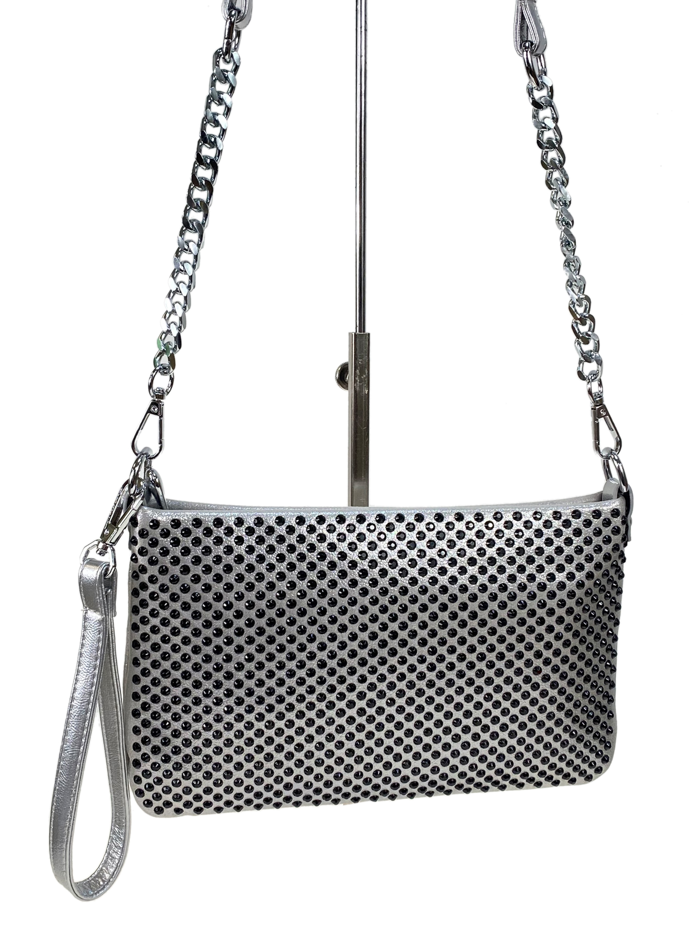 На фото 1 - Женская сумка из искусственной кожи цвет серебро