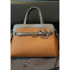 На фото 3 - Кожаная женская сумка-портфель, цвет рыжий с коричневым