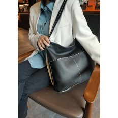 На фото 2 - Кожаная сумка шоппер, цвет черный