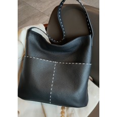 На фото 3 - Кожаная сумка шоппер, цвет черный