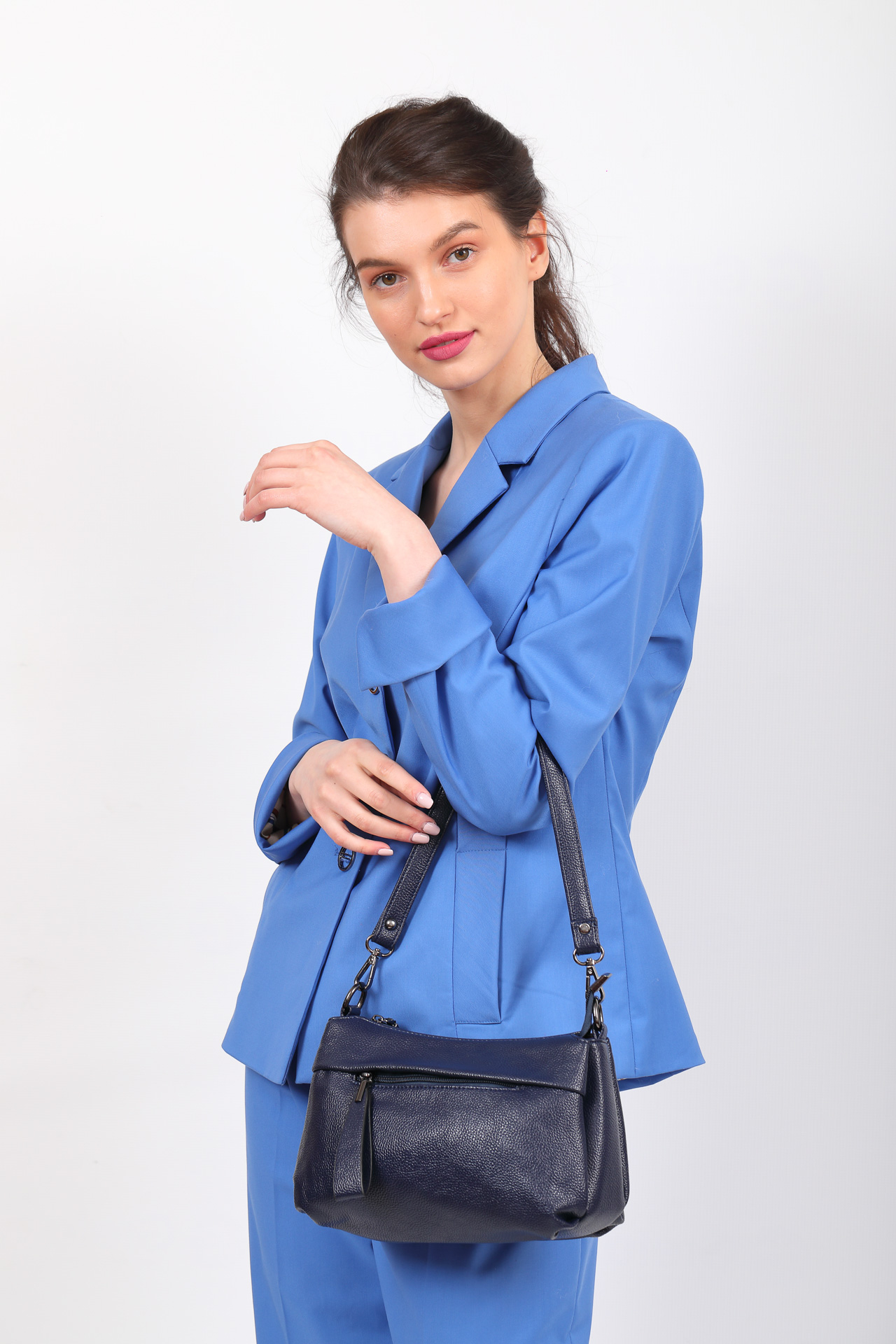 На фото 5 - Удобная женская сумка из искусственной кожи, цвет синий