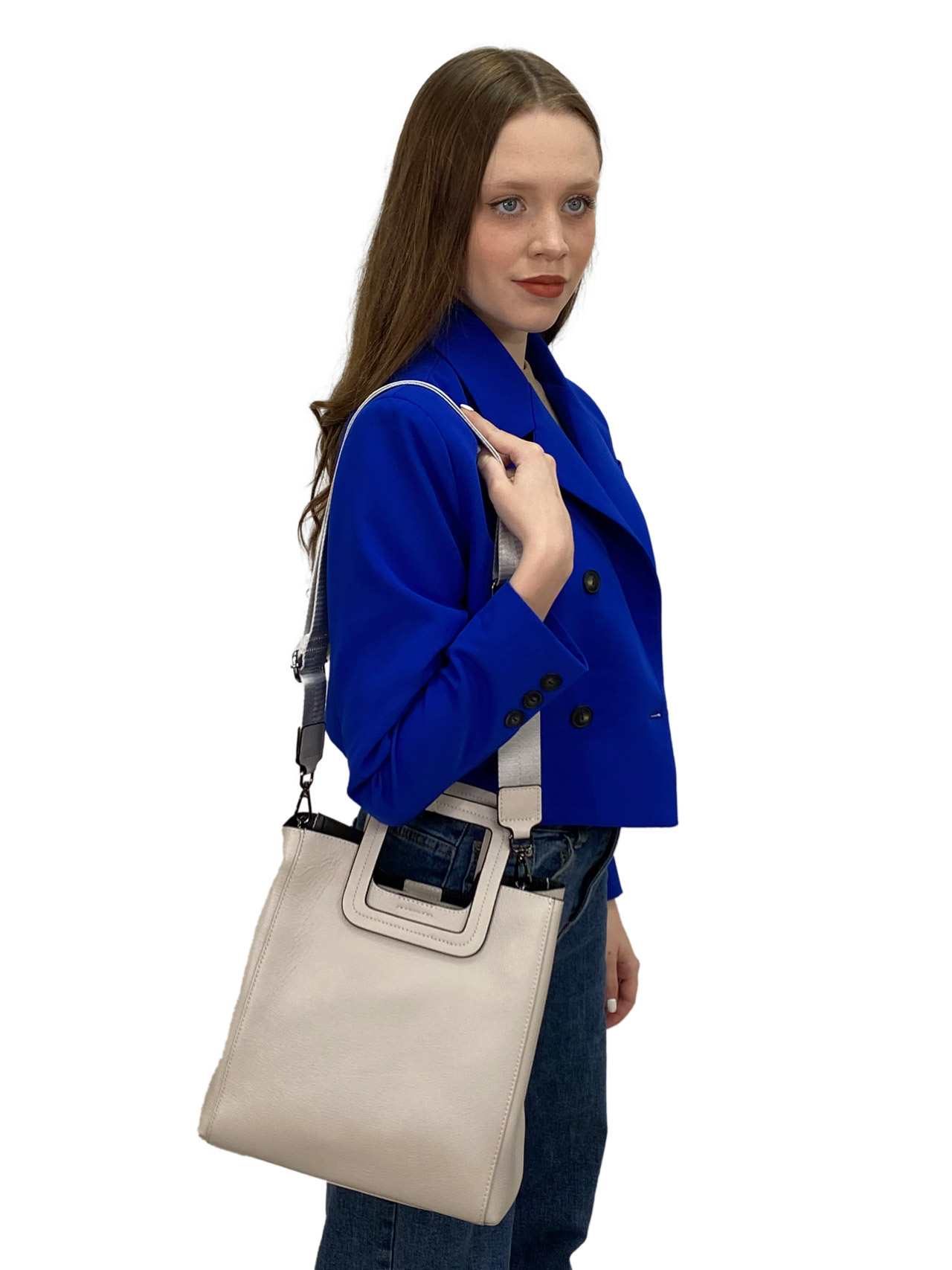 На фото 2 - Женская сумка  из натуральной кожи, цвет бело-серый