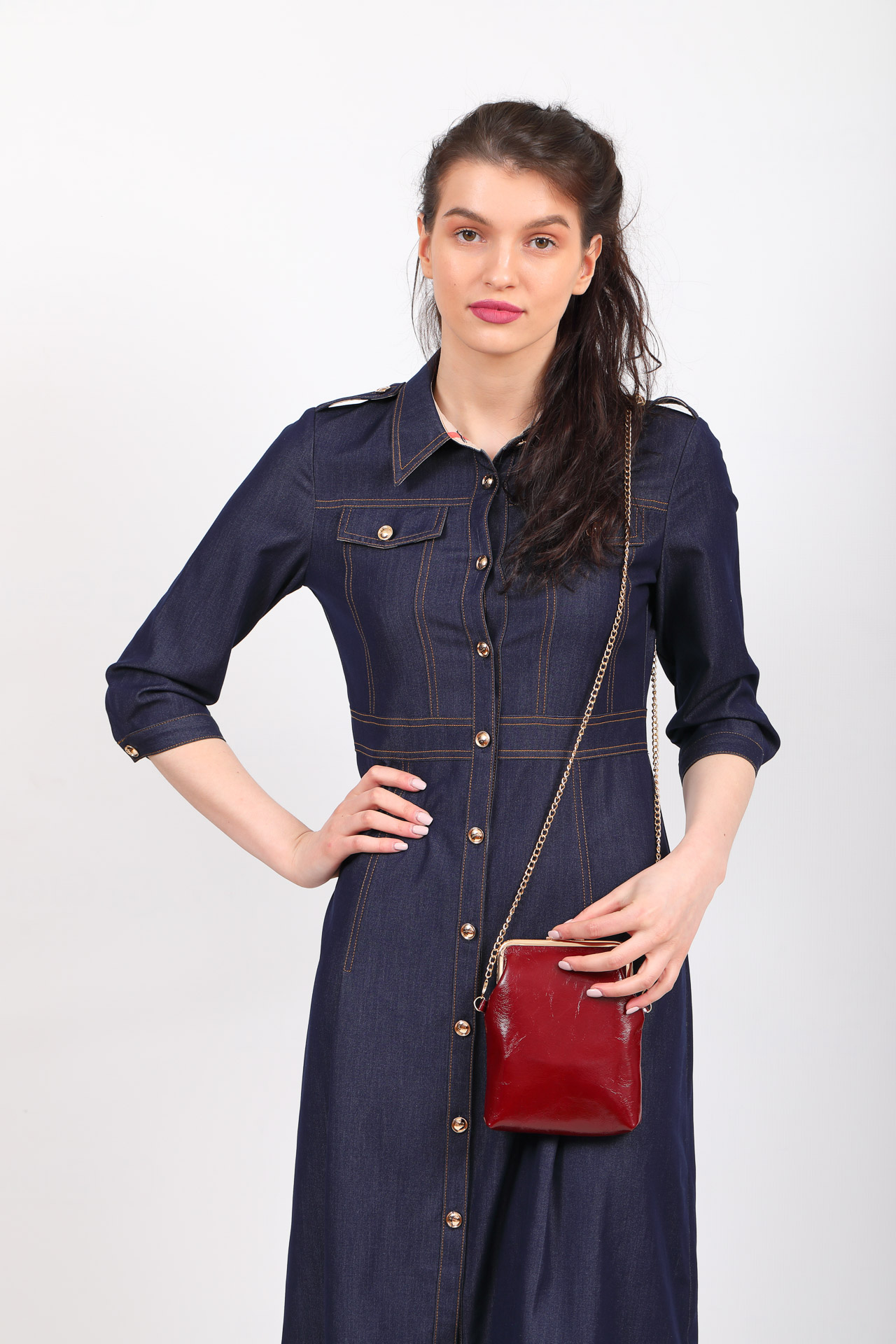 На фото 4 - Женская вечерняя мини-сумочка с фермуаром, цвет бордо