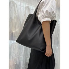 На фото 2 - Кожанная сумка шоппер, цвет черный
