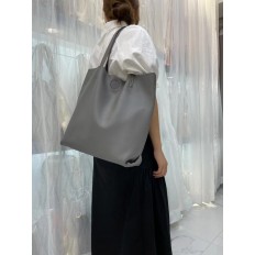 На фото 2 - Кожанная сумка шоппер, цвет серый