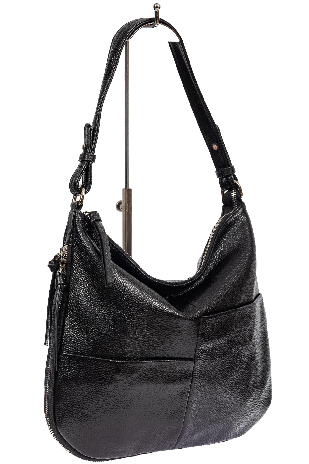 На фото 1 - Женская сумка хобо из натуральной кожи с асимметричными карманами, цвет чёрный