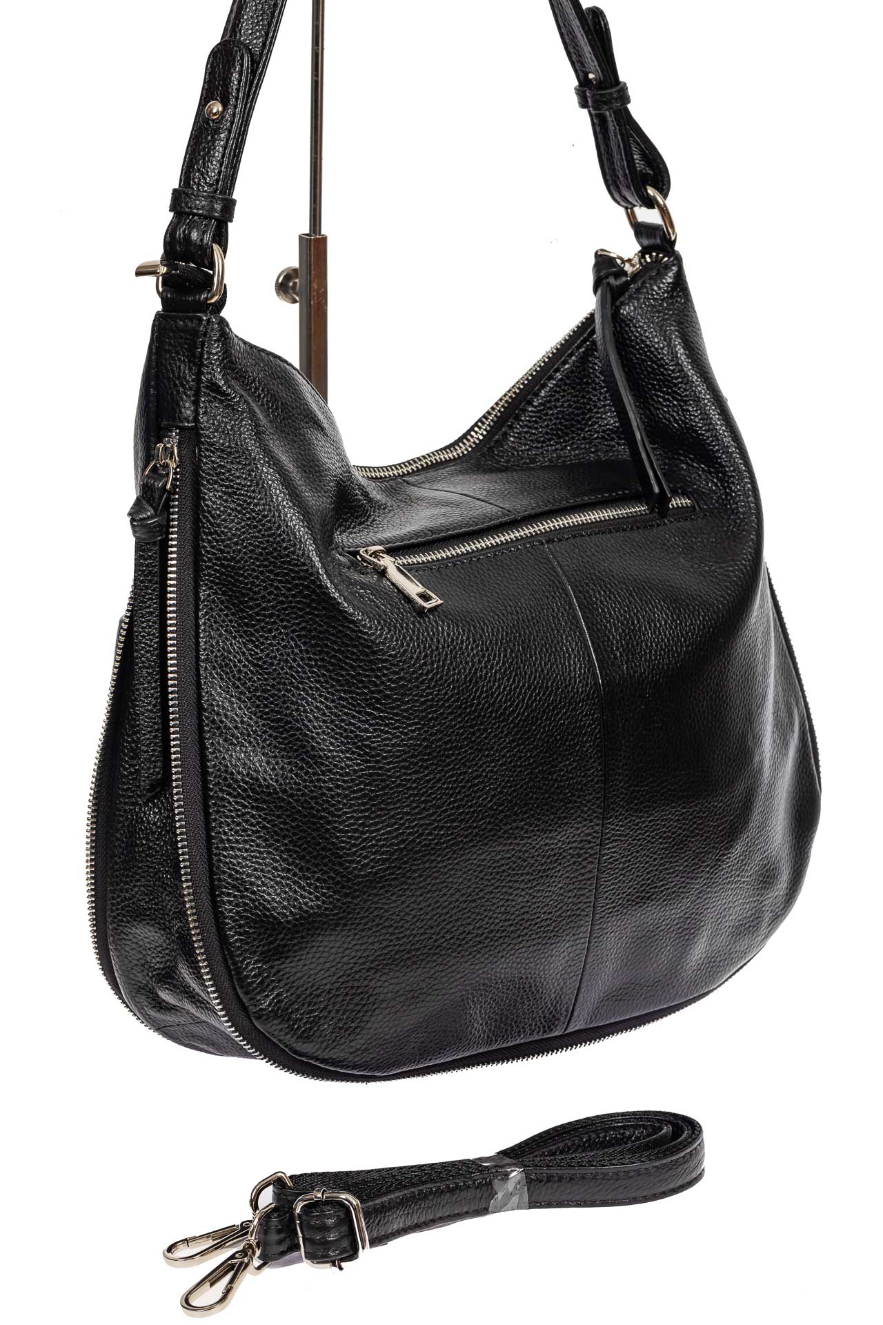 На фото 3 - Женская сумка хобо из натуральной кожи с асимметричными карманами, цвет чёрный