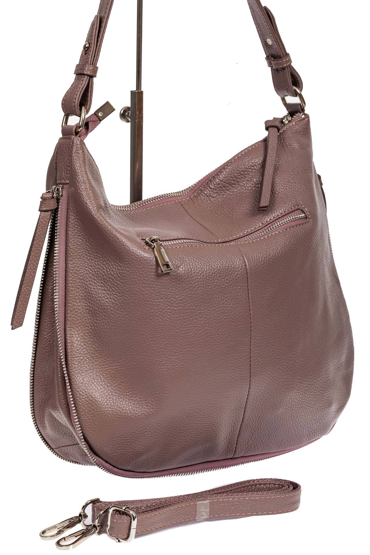 На фото 3 - Женская сумка хобо из натуральной кожи с асимметричными карманами, цвет сиреневый