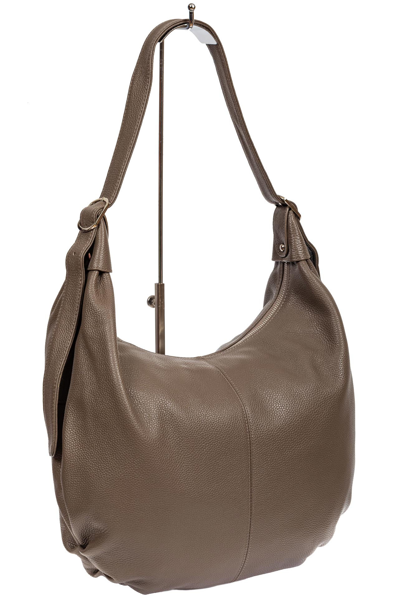 На фото 1 - Мягкая женская сумка хобо из натуральной кожи, цвет серый