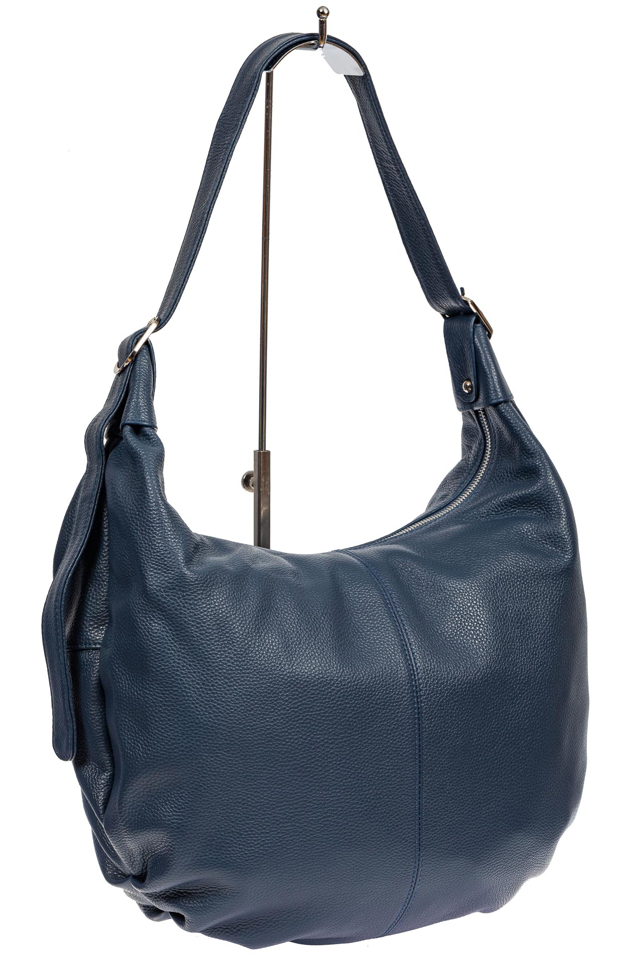 На фото 1 - Мягкая женская сумка хобо из натуральной кожи, цвет тёмно-синий