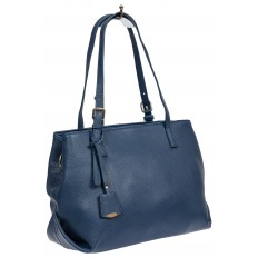 На фото 2 - Женская сумка тоут из натуральной кожи с декоративной подвеской, синяя