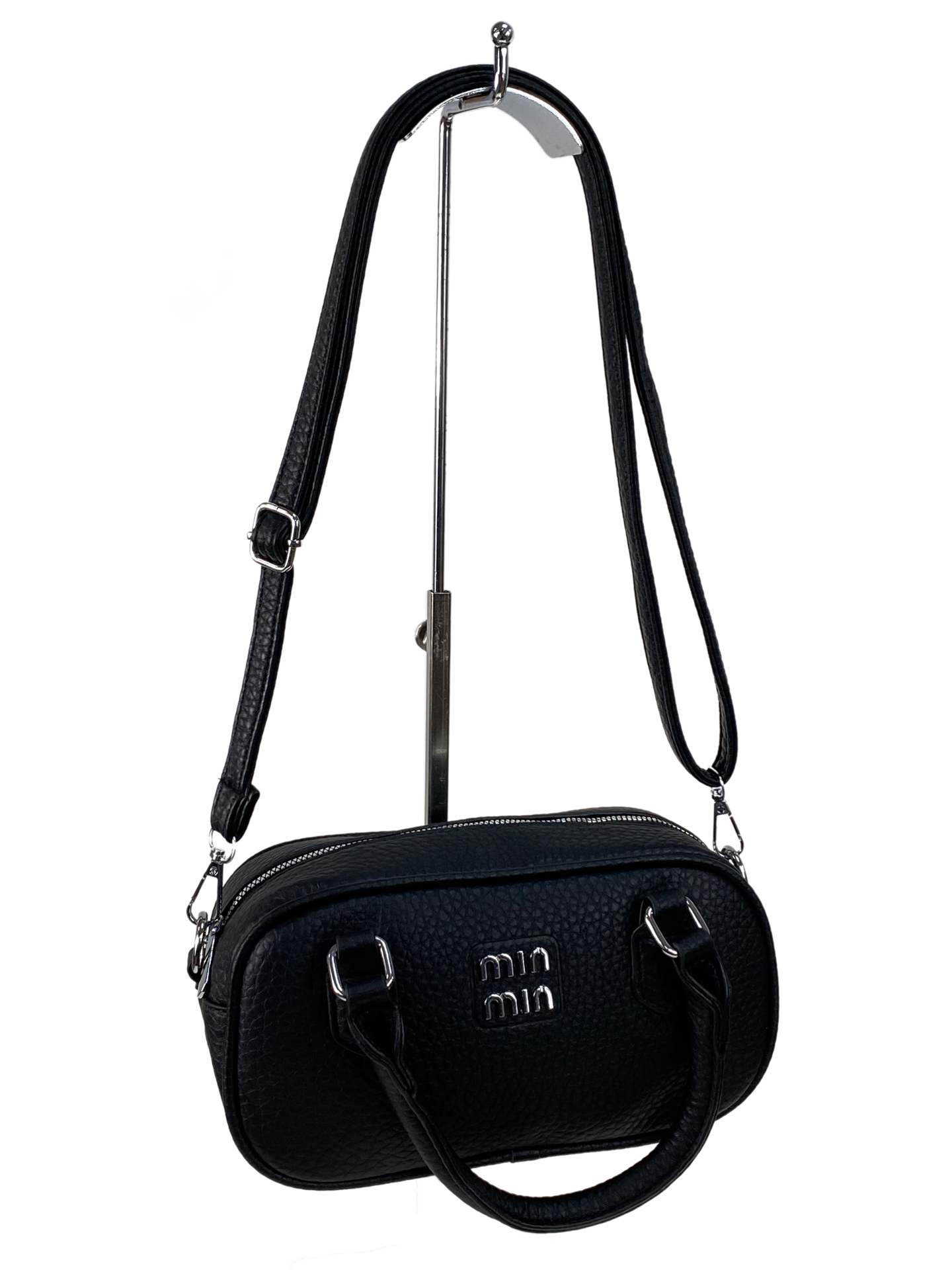 На фото 2 -  Женская сумка из искусственной кожи, цвет чёрный