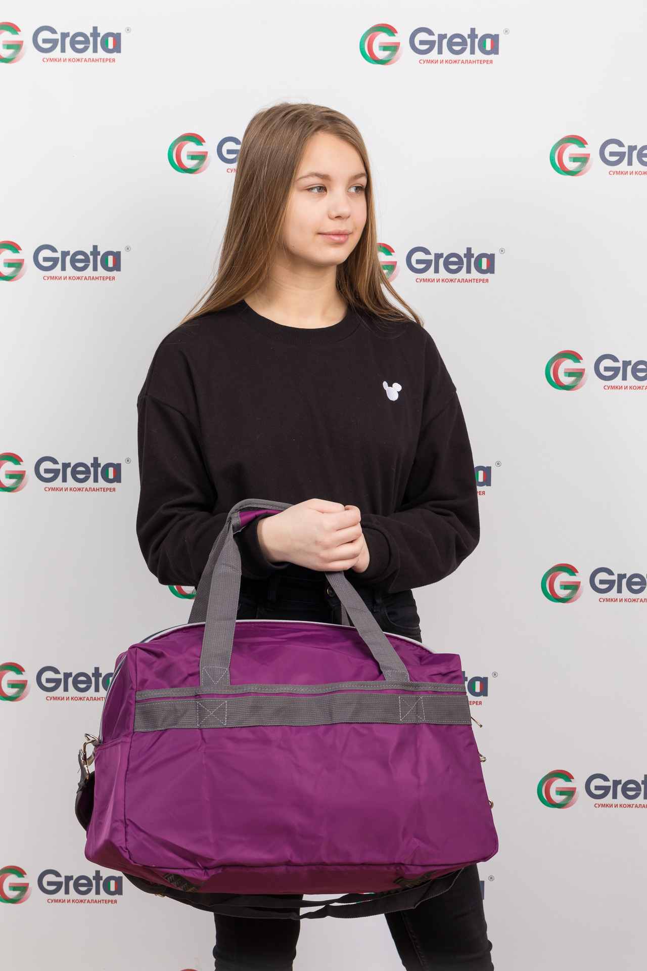 На фото 4 - Легкая и прочная дорожная сумка, цвет фиолетовый