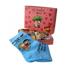 На фото 1 - Подарочный набор  женских носков с принтом LOVE IS