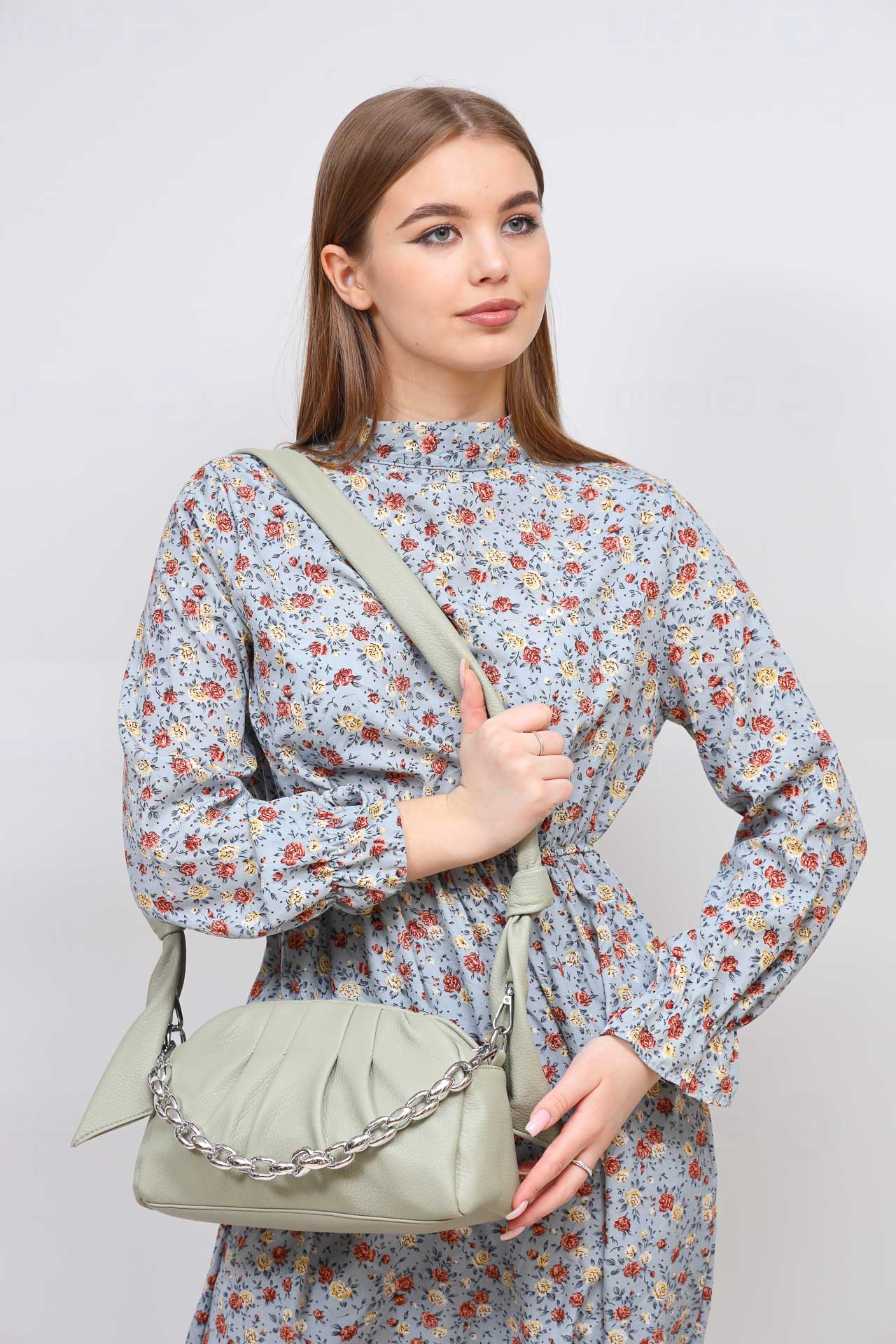 На фото 1 - Мягкая женская сумка из искусственной кожи, цвет  оливковый