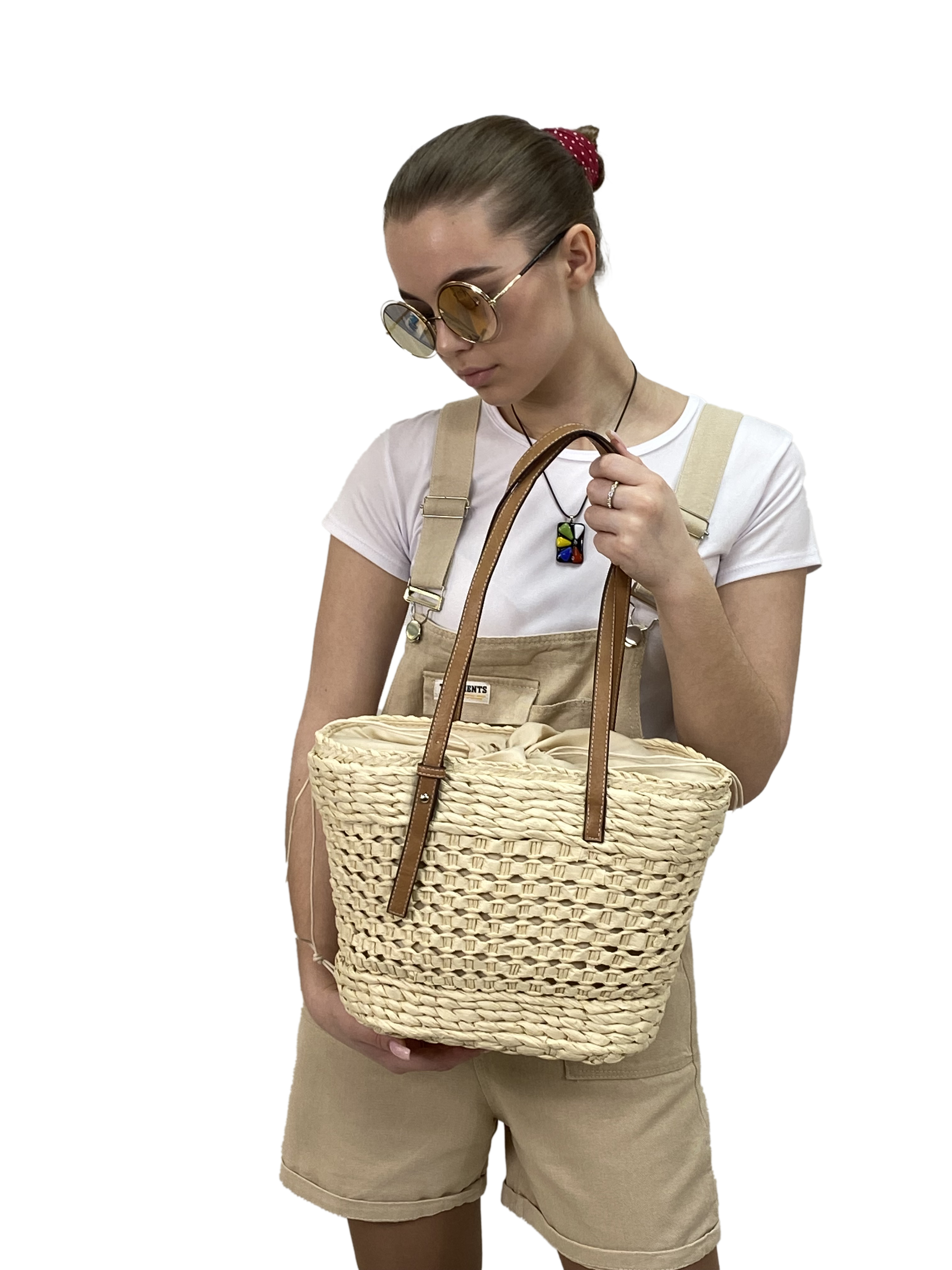 На фото 2 - Плетеная сумка-корзинка из соломки, цвет молочный