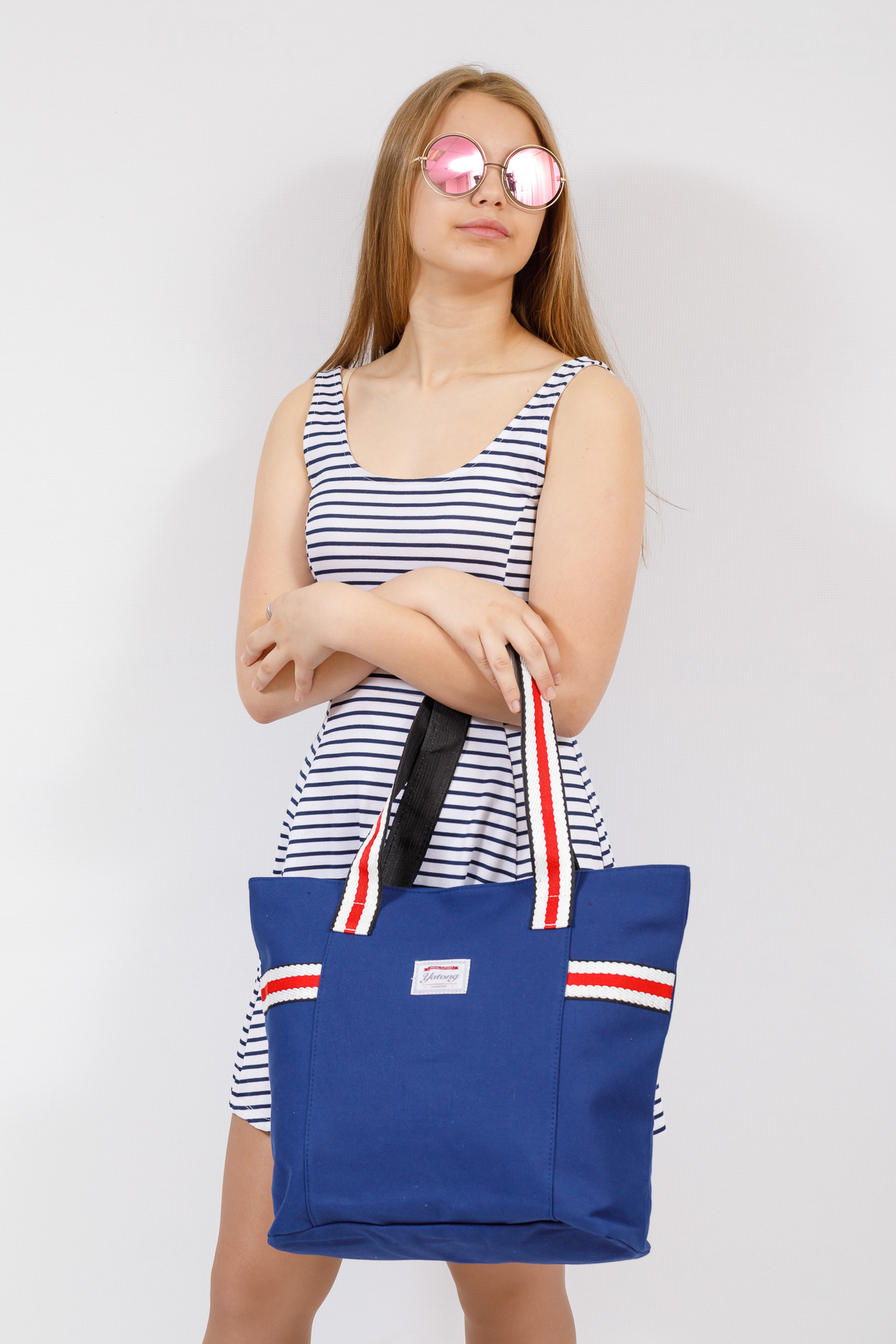 На фото 4 - Большая пляжная сумка из текстиля, цвет синий