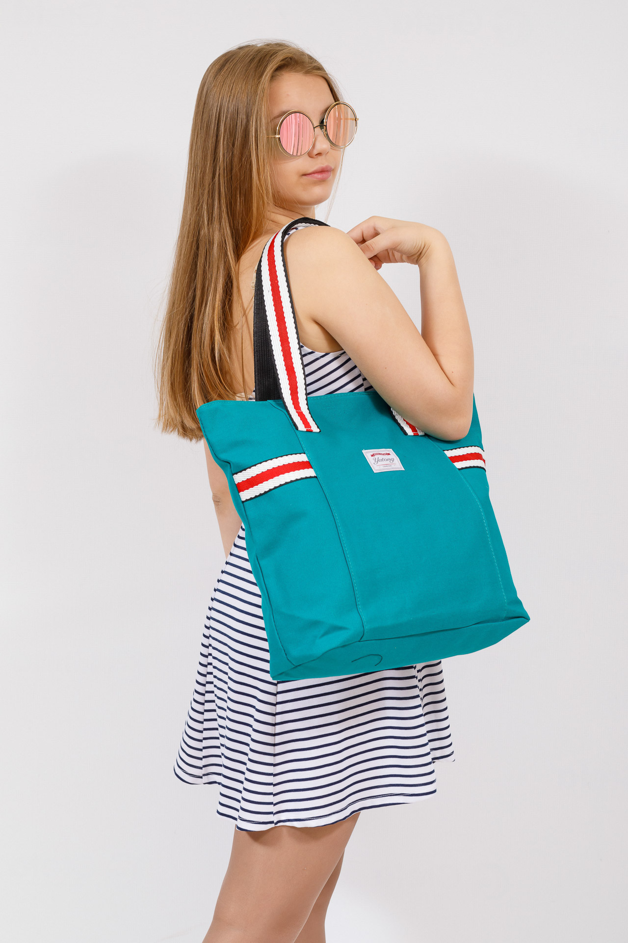 На фото 4 - Пляжная сумка большого размера из текстиля, цвет зеленый